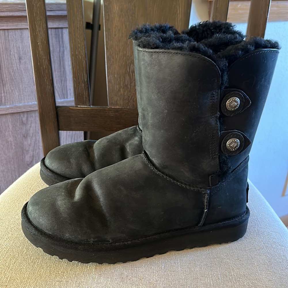 UGG Women’s Marciela Classic Leather Sheepskin Button Winter Boots Black Size 9